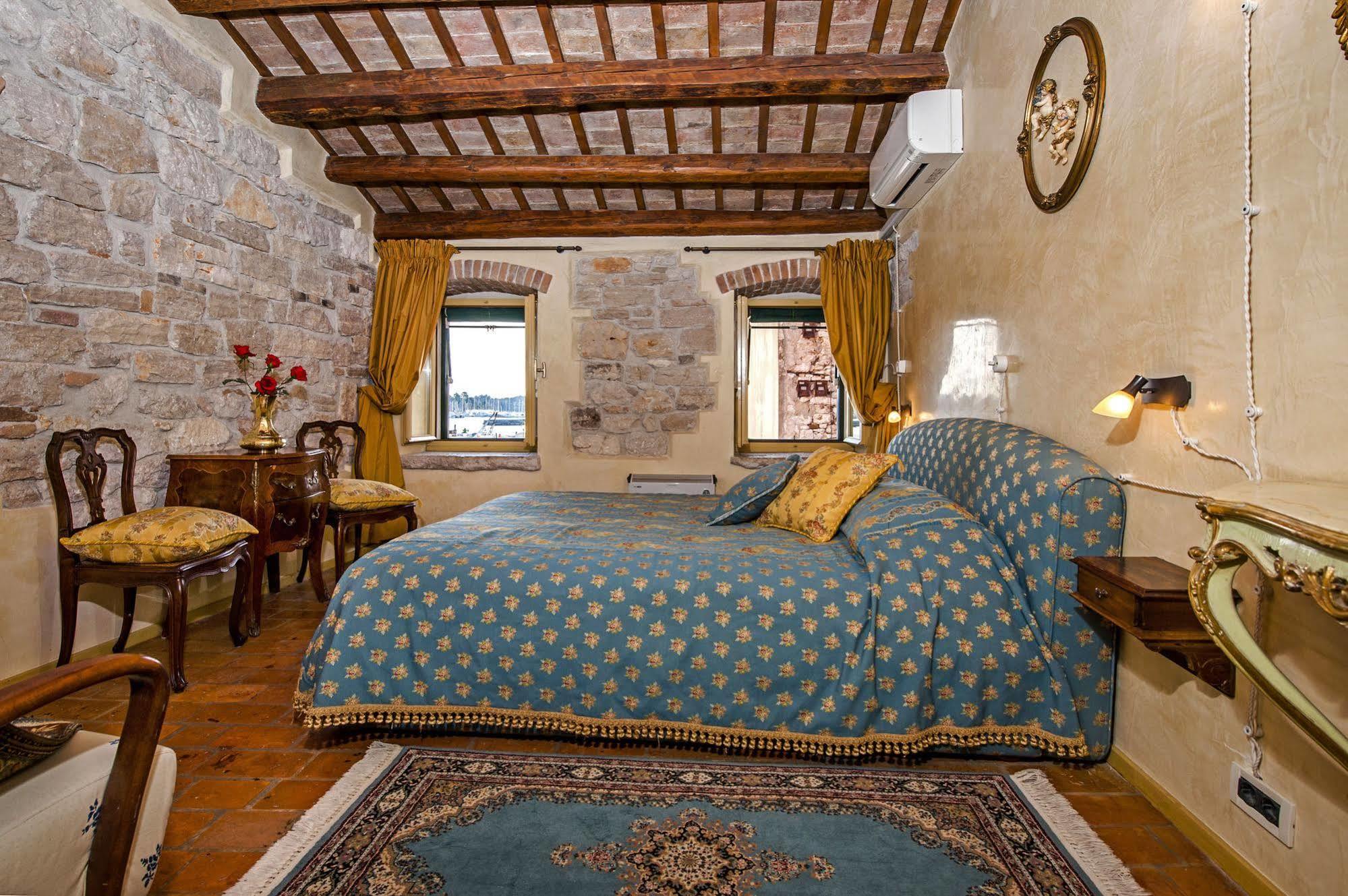 Residence Porta Antica Centro Storico Rovinj Exterior photo